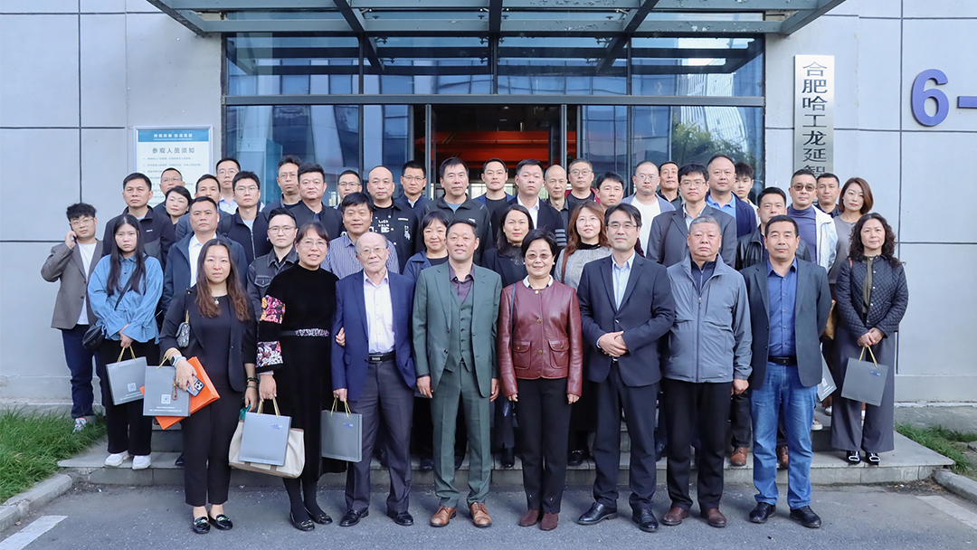 热烈欢迎中国制药装备行业协会秘书长王雅君一行莅临龙延参观指导